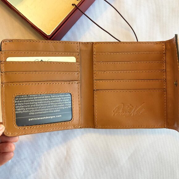 Patricia Nash Tooled Leather Kisslock Wallet RFID Blocking Cognac Brown NWT - Picture 5 of 11